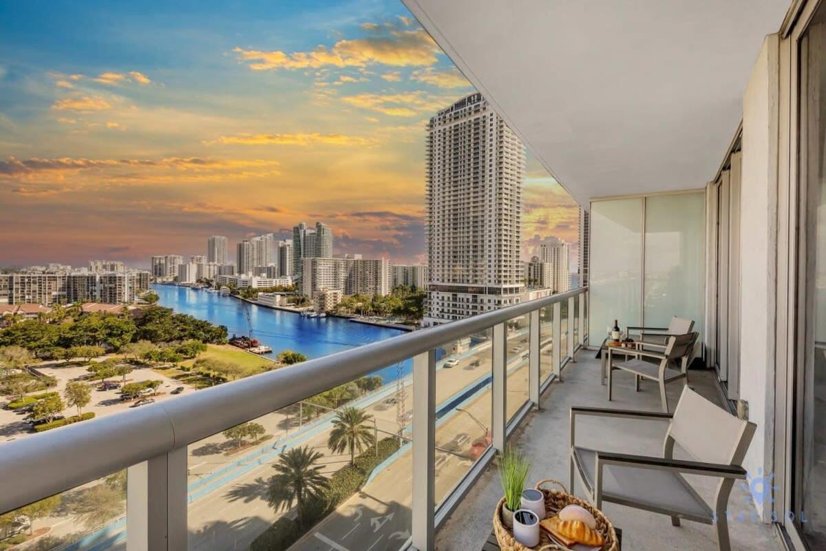 Infinite Views, Amazing Pool, Gym, Near Beach Халландейл-Бич Экстерьер фото